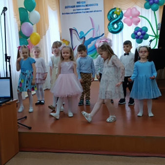 Концерт для любимых мамочек и бабушек от учащихся эстетического отделения