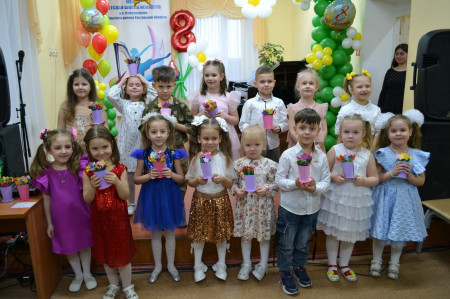 Подарок для мам от малышей отделения ДНЭО