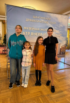 Учащиеся из ансамбля "Созвездие" посетили отчетный концерт муниципального ансамбля «Надежда»